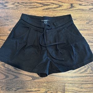FOREVER 21 - Black Shorts